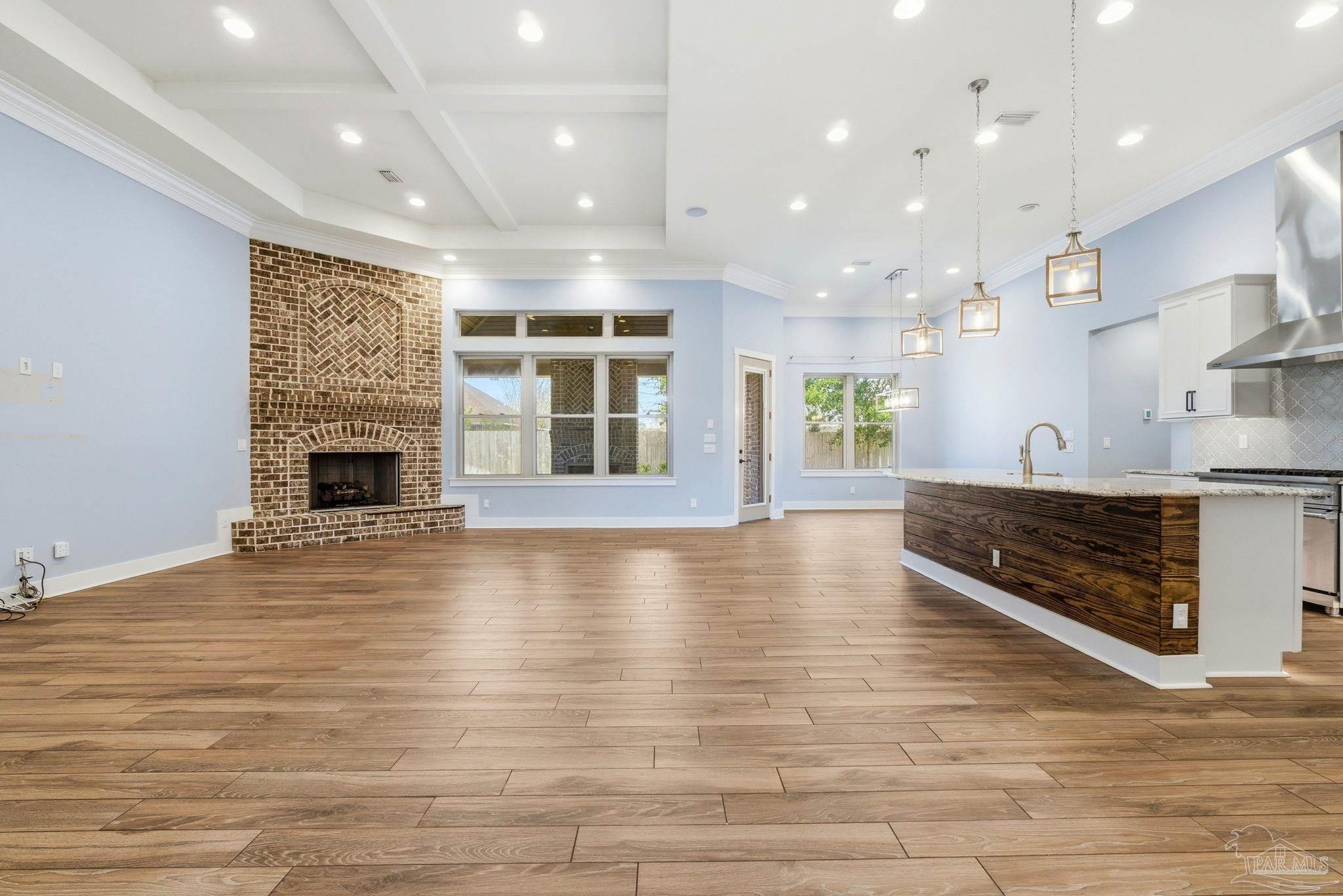 2018 Rambling Oaks Dr