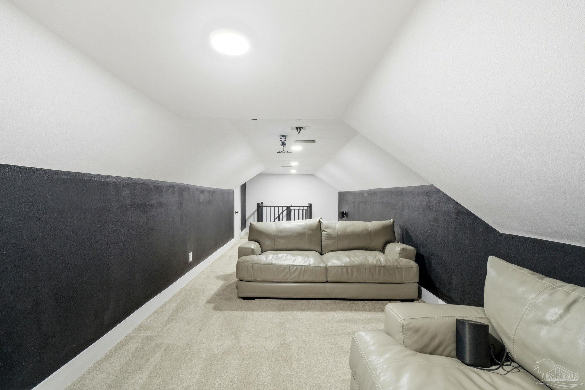 2018 Rambling Oaks Dr