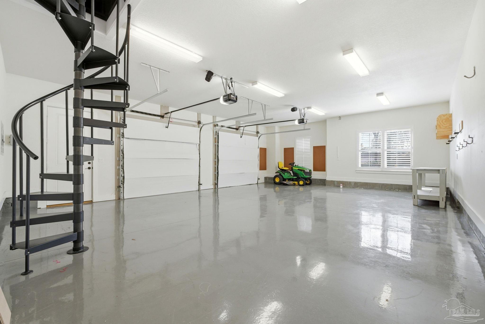 2018 Rambling Oaks Dr