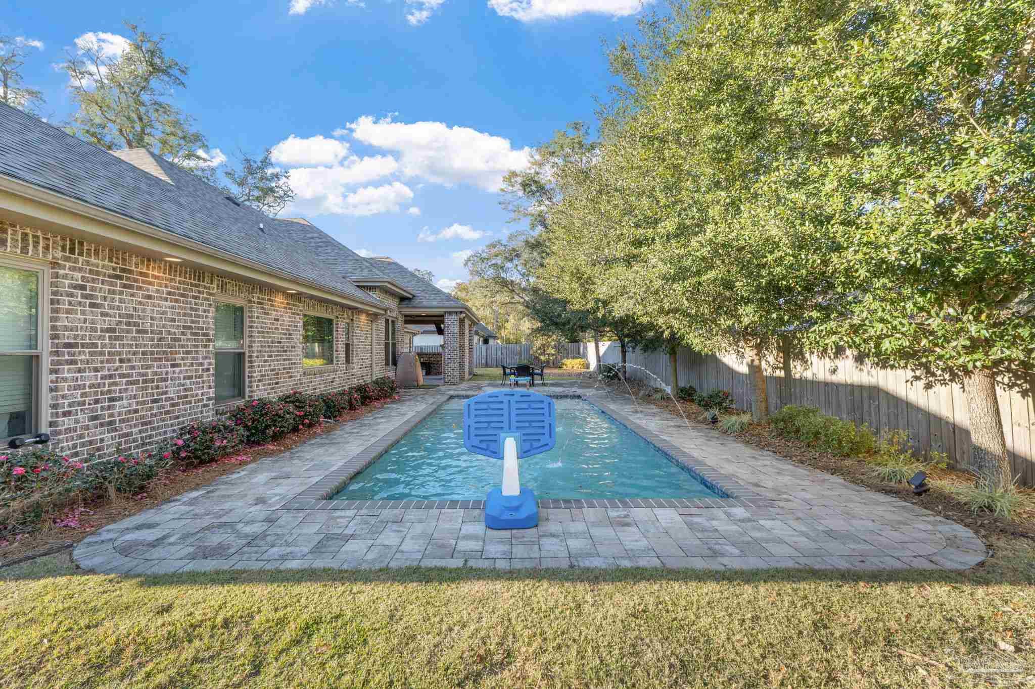 2018 Rambling Oaks Dr