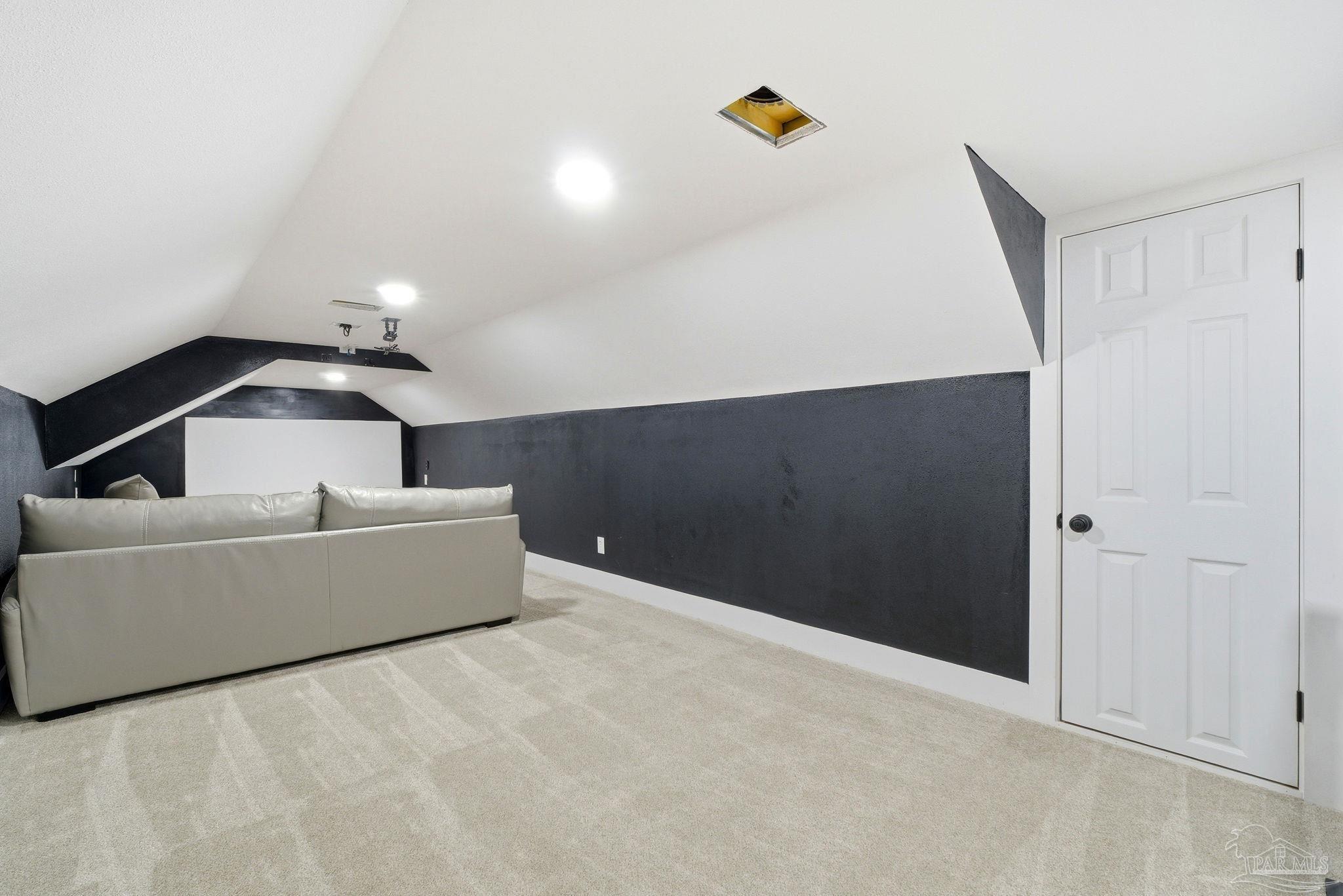 2018 Rambling Oaks Dr