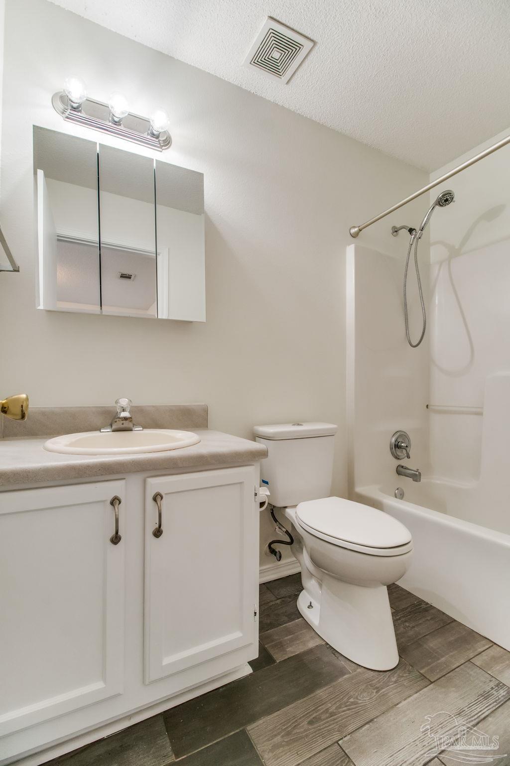 413 Pine Crescent Way