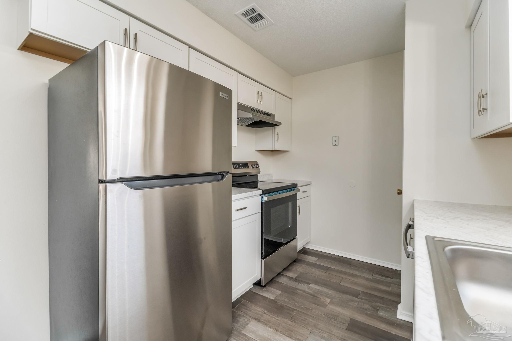 413 Pine Crescent Way