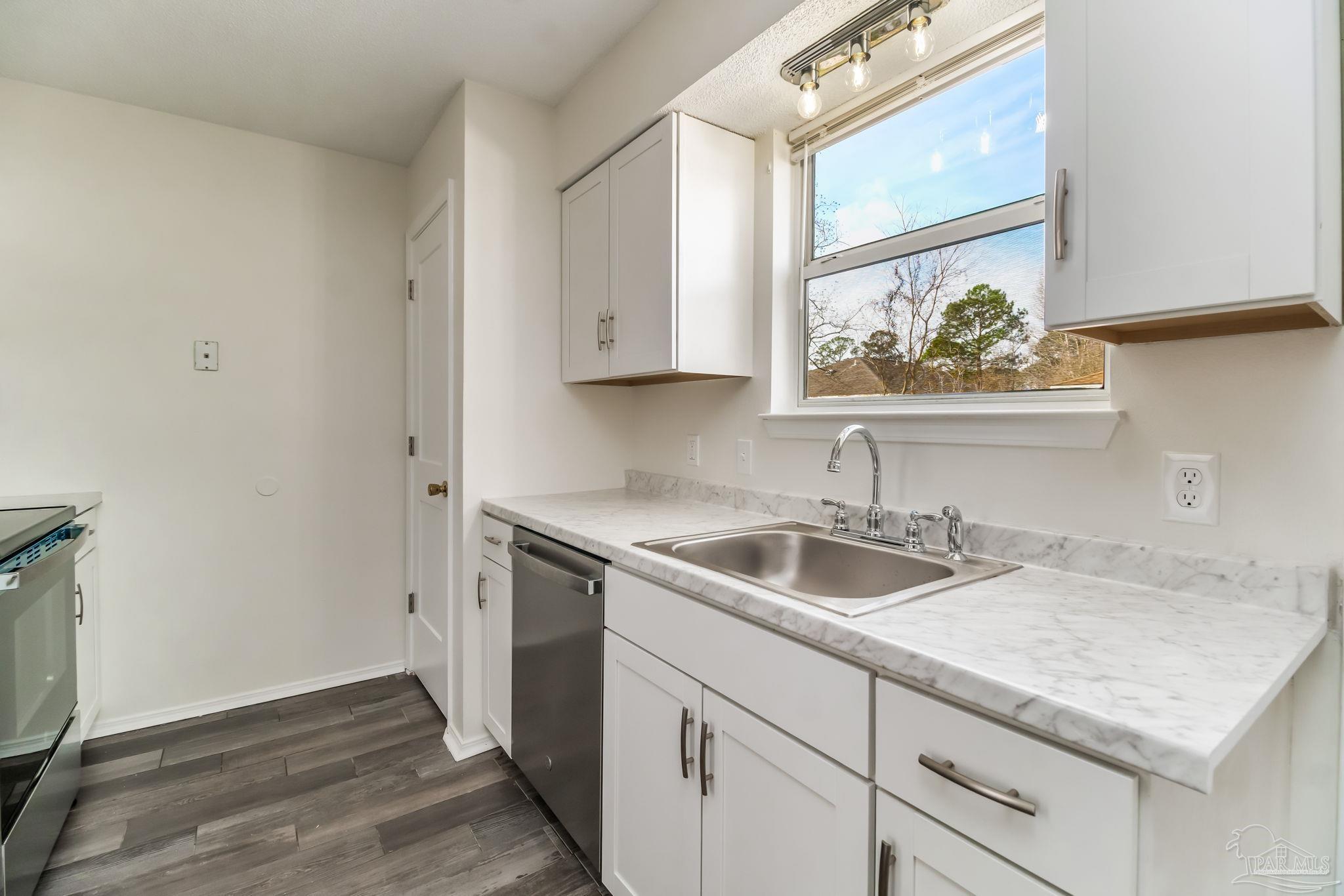 413 Pine Crescent Way