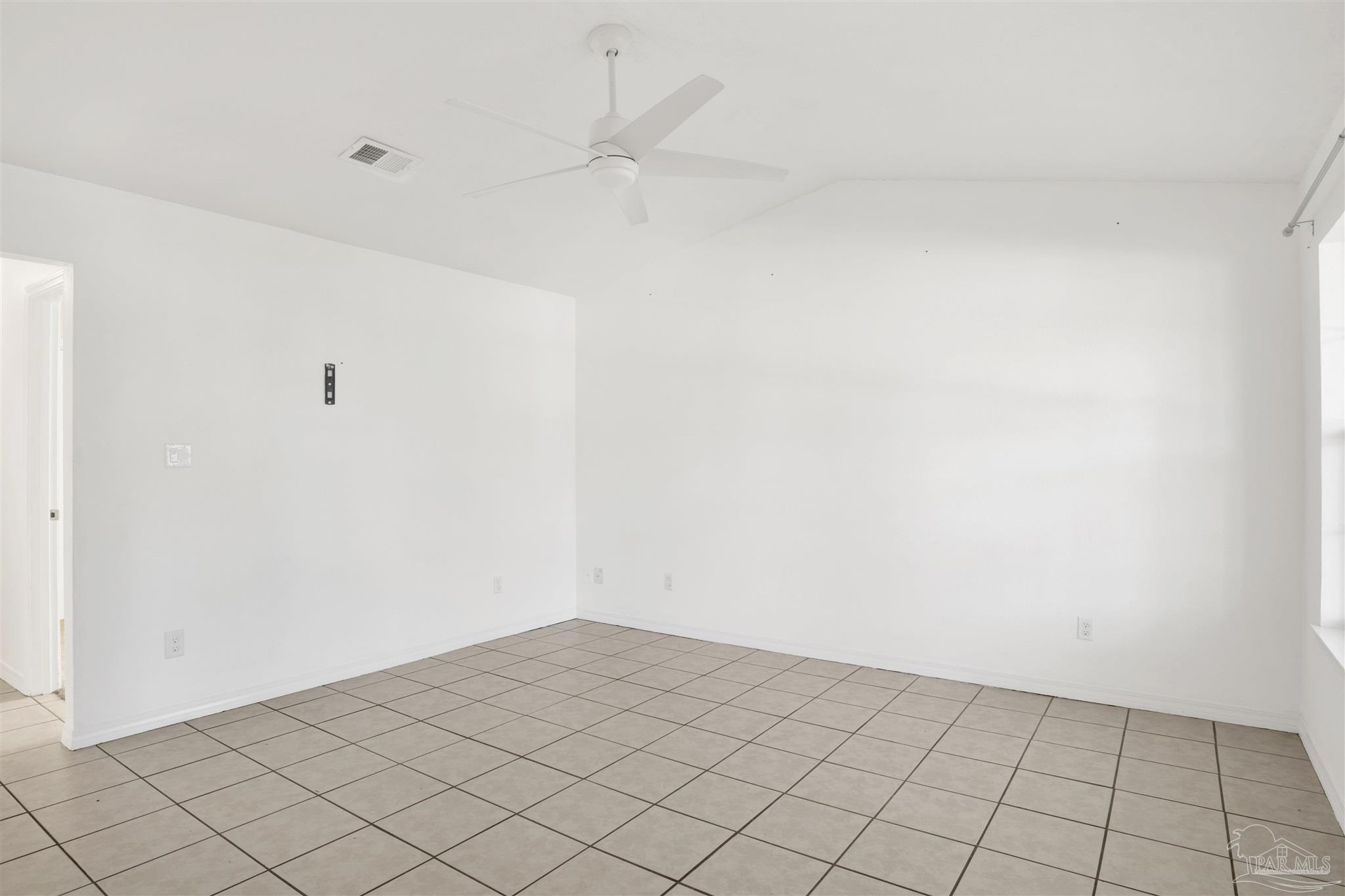 3437 Riverside Dr
