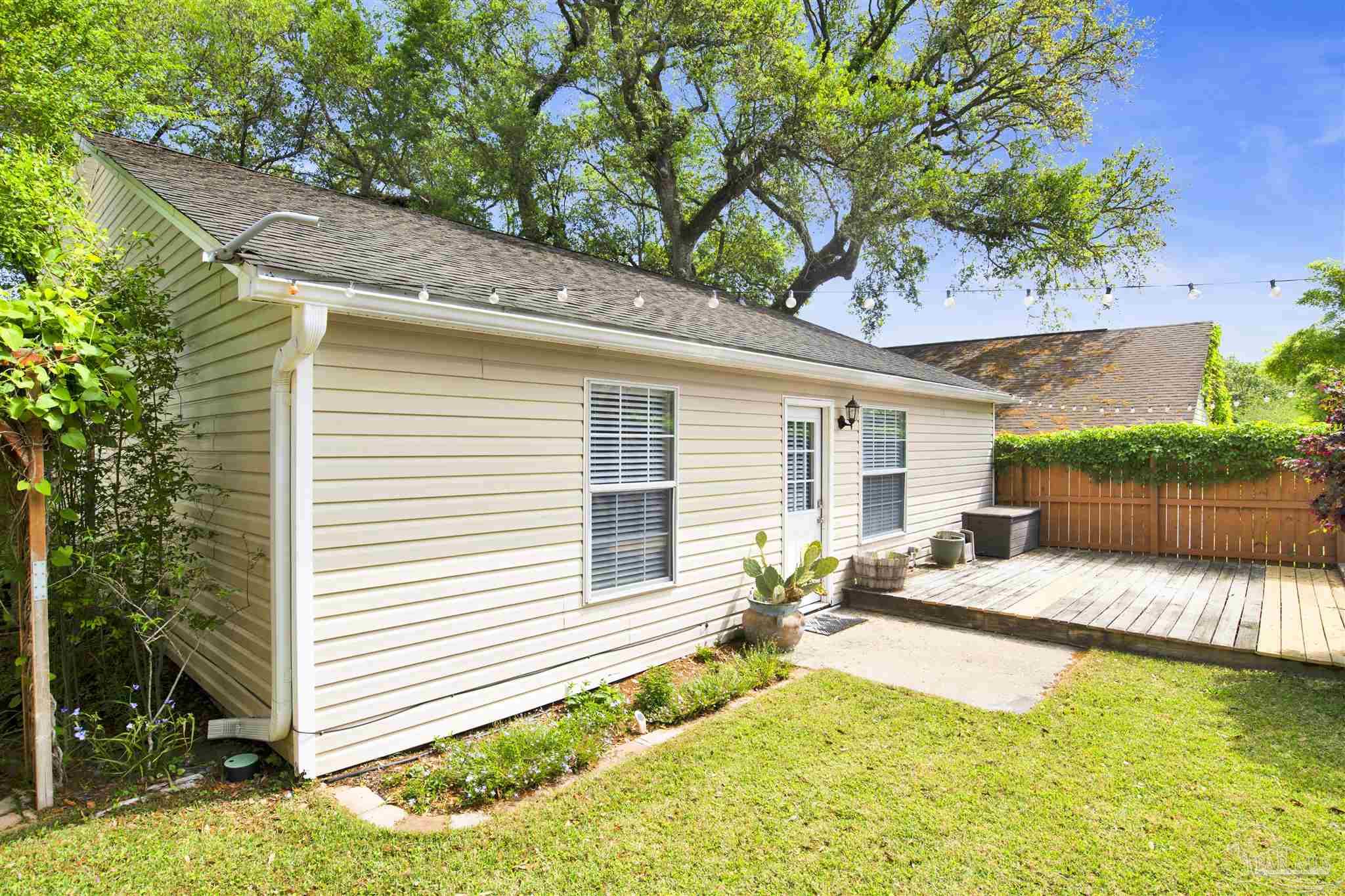 3437 Riverside Dr