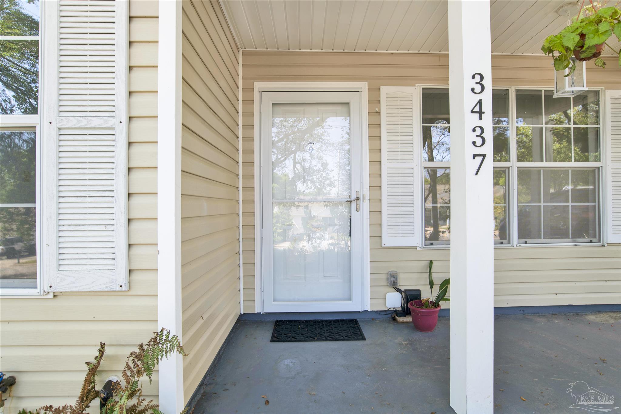 3437 Riverside Dr