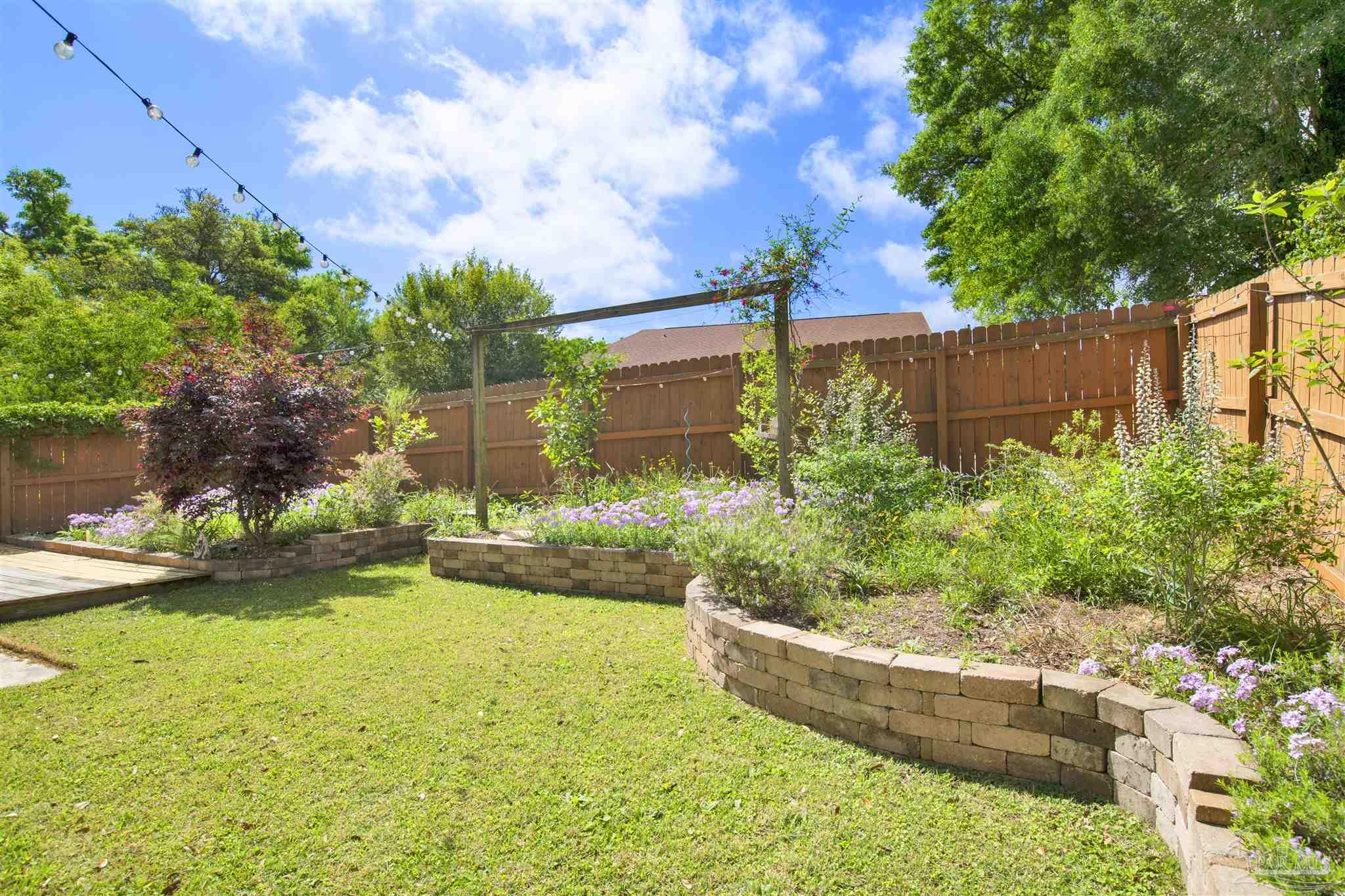 3437 Riverside Dr