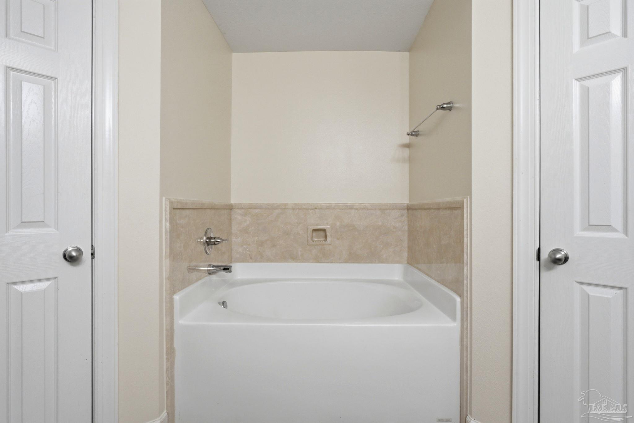 3082 Woodbury Cir