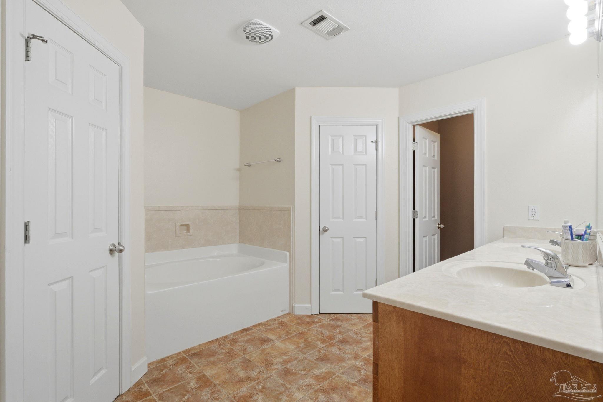 3082 Woodbury Cir