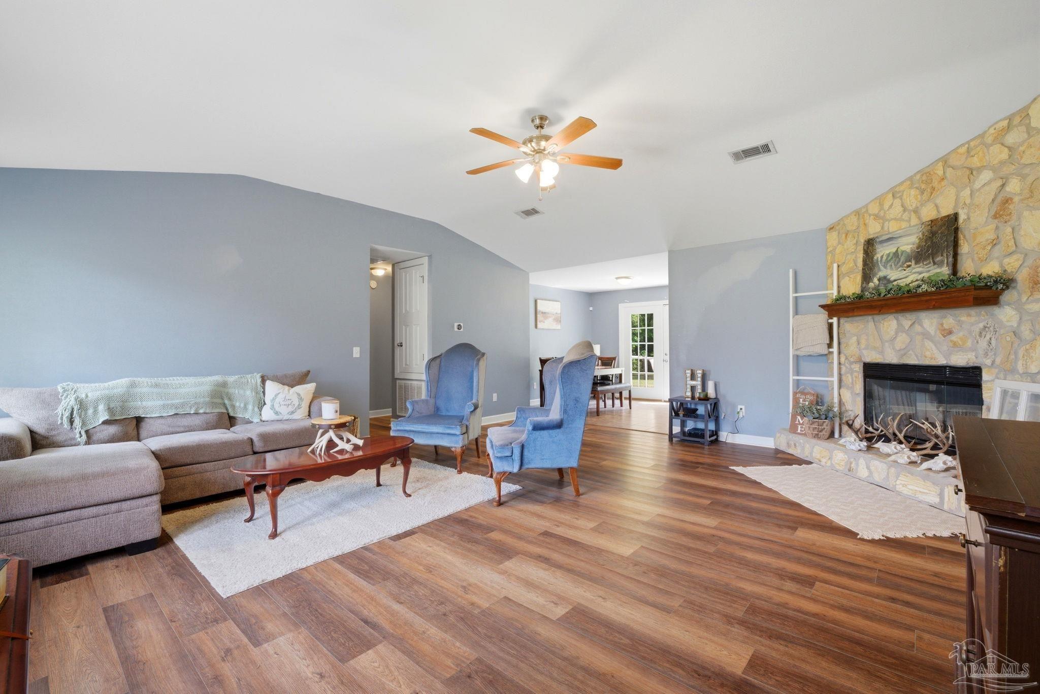 3082 Woodbury Cir