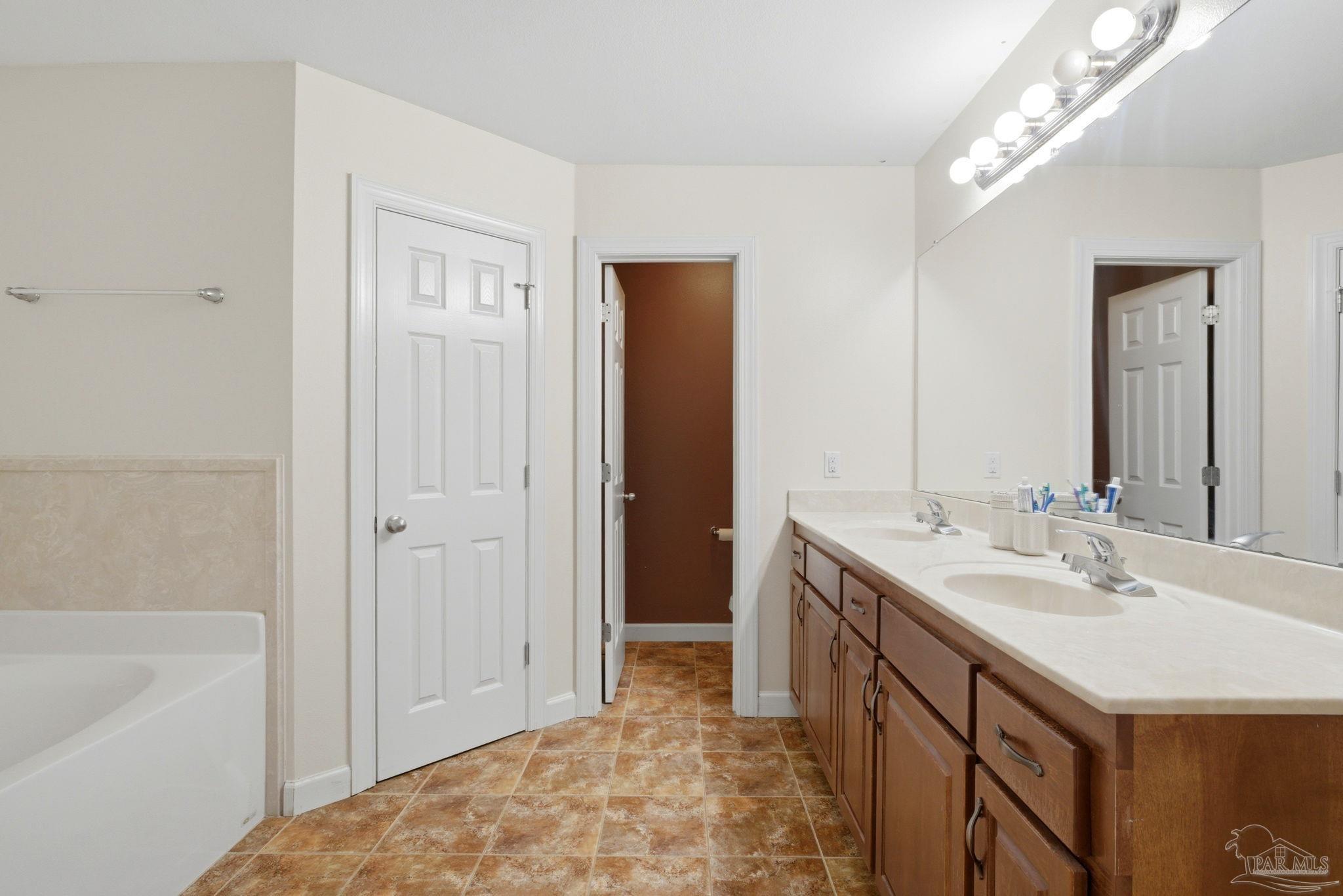 3082 Woodbury Cir