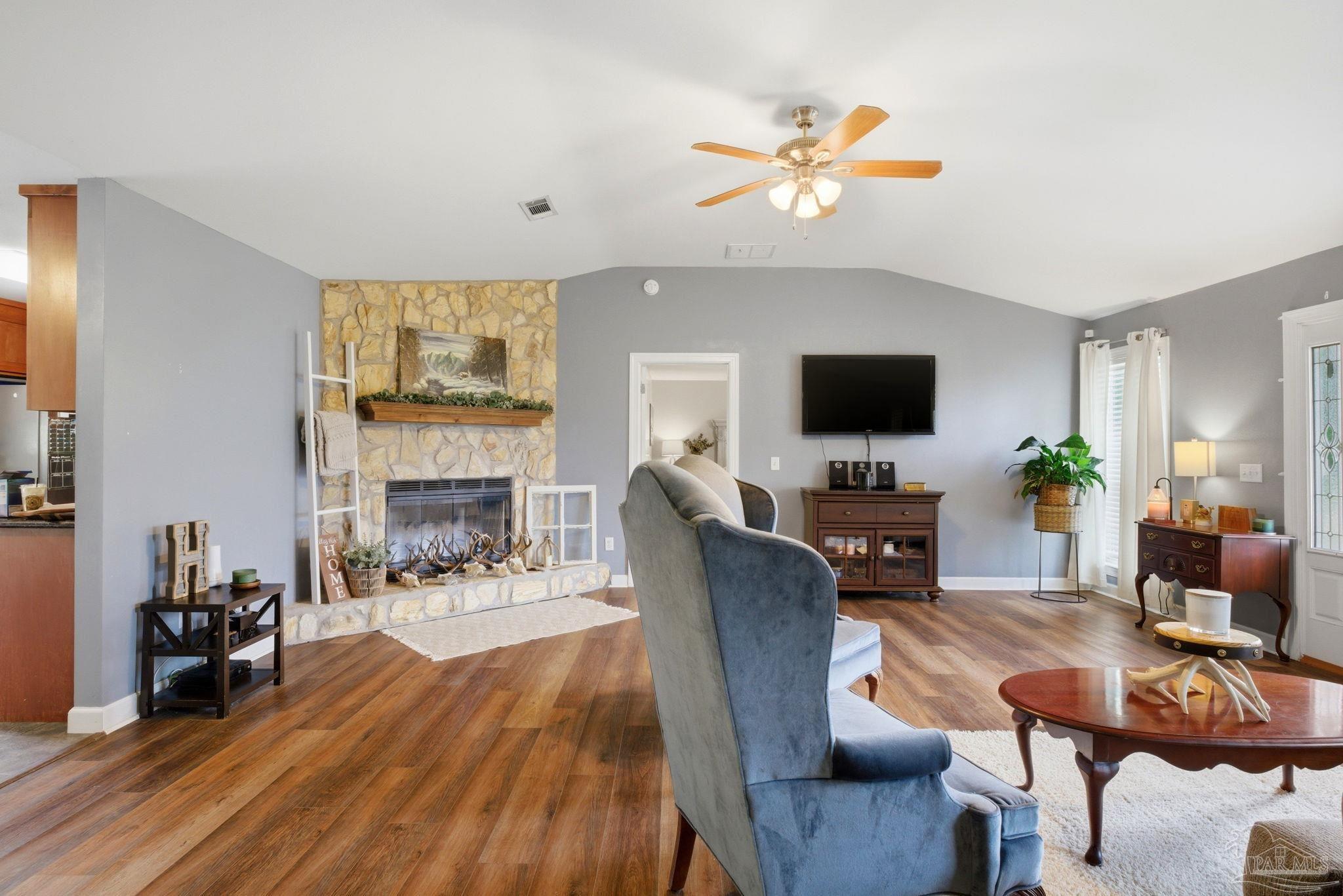 3082 Woodbury Cir