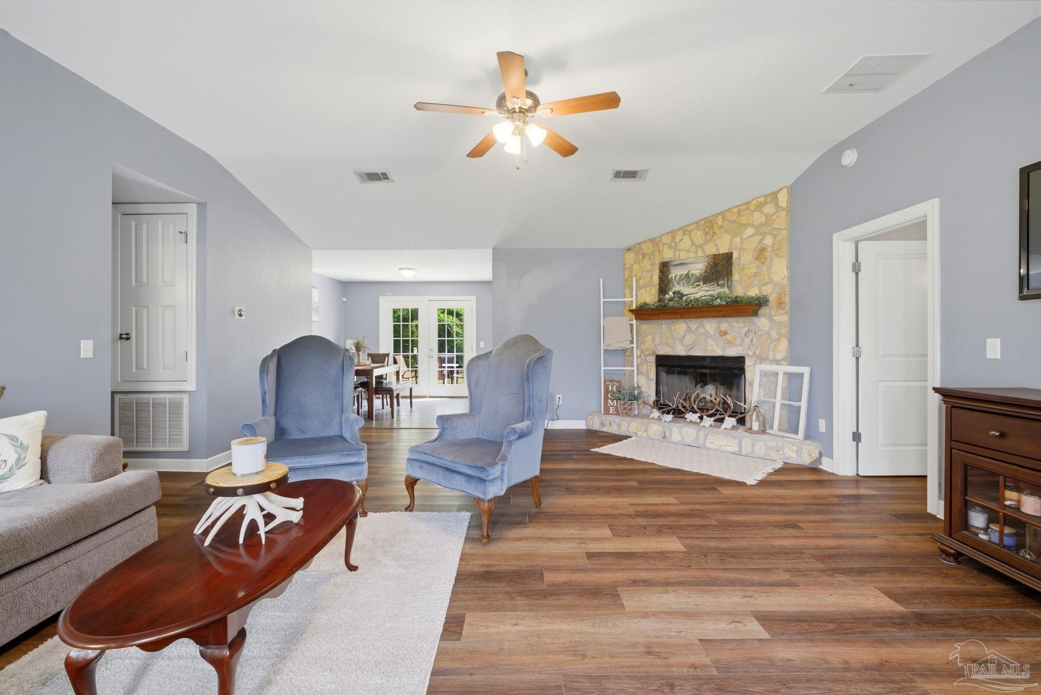 3082 Woodbury Cir