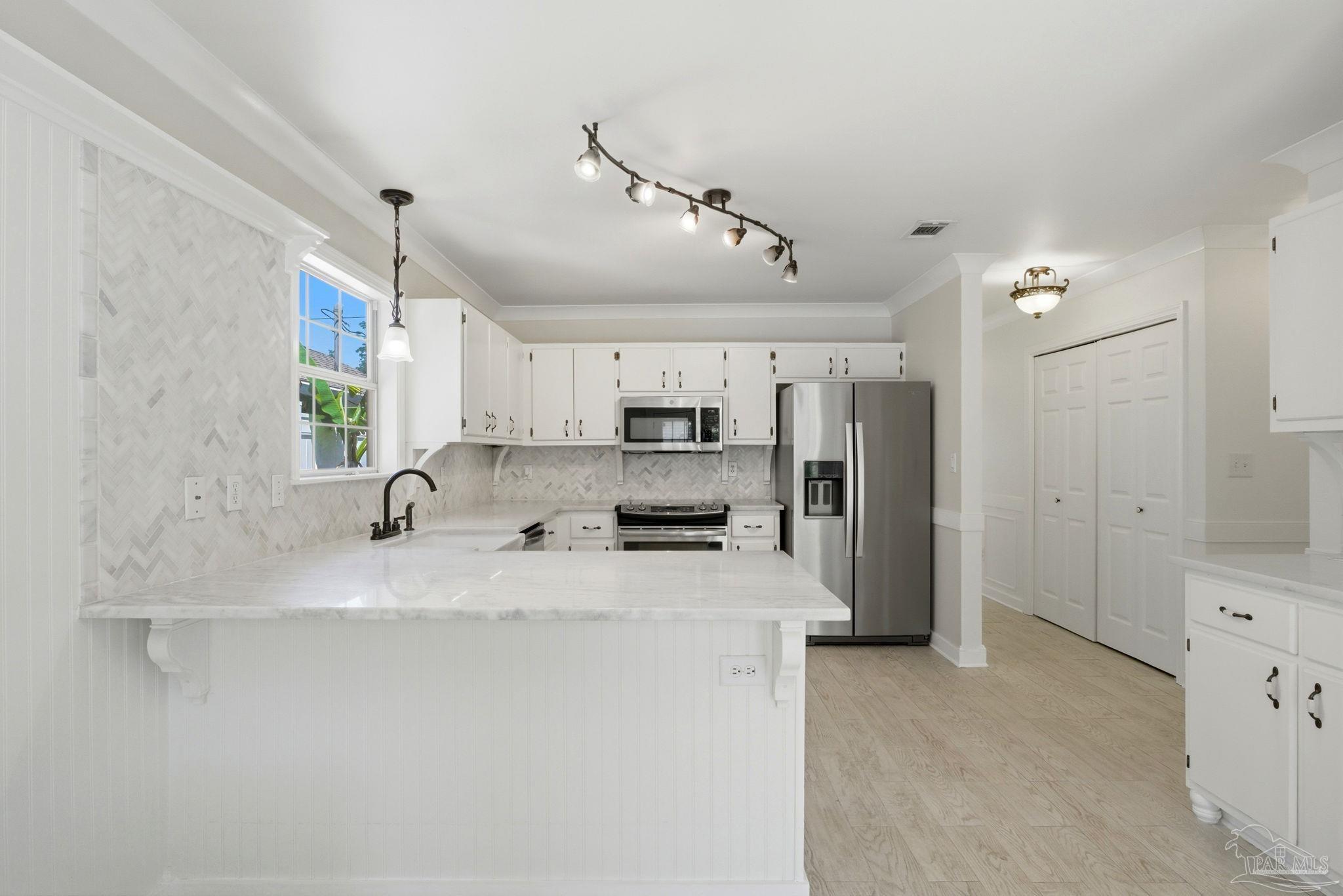 984 Southern Oaks Ct.