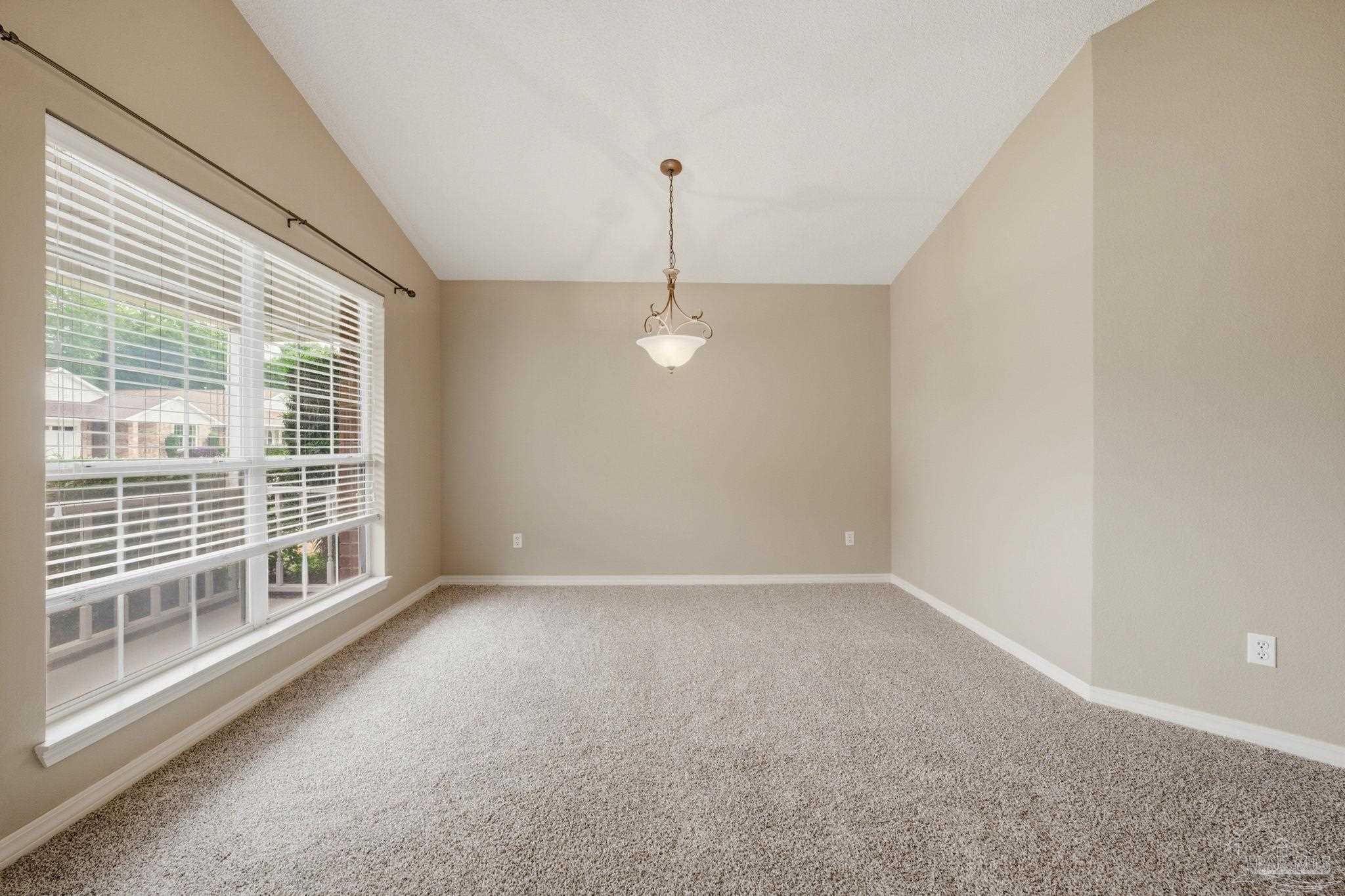 2528 Eclipse Ln