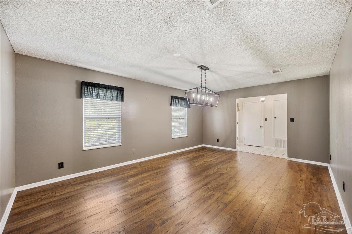5637 Camellia Ave