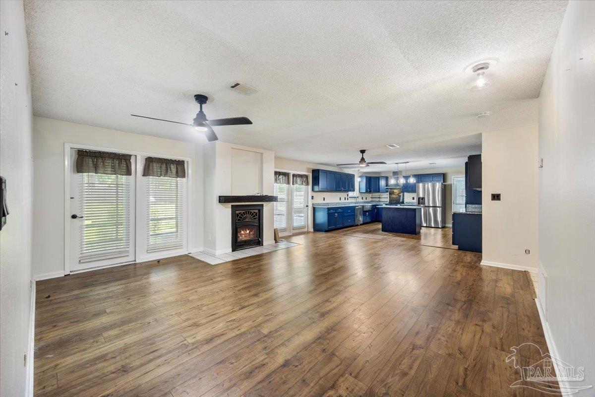5637 Camellia Ave