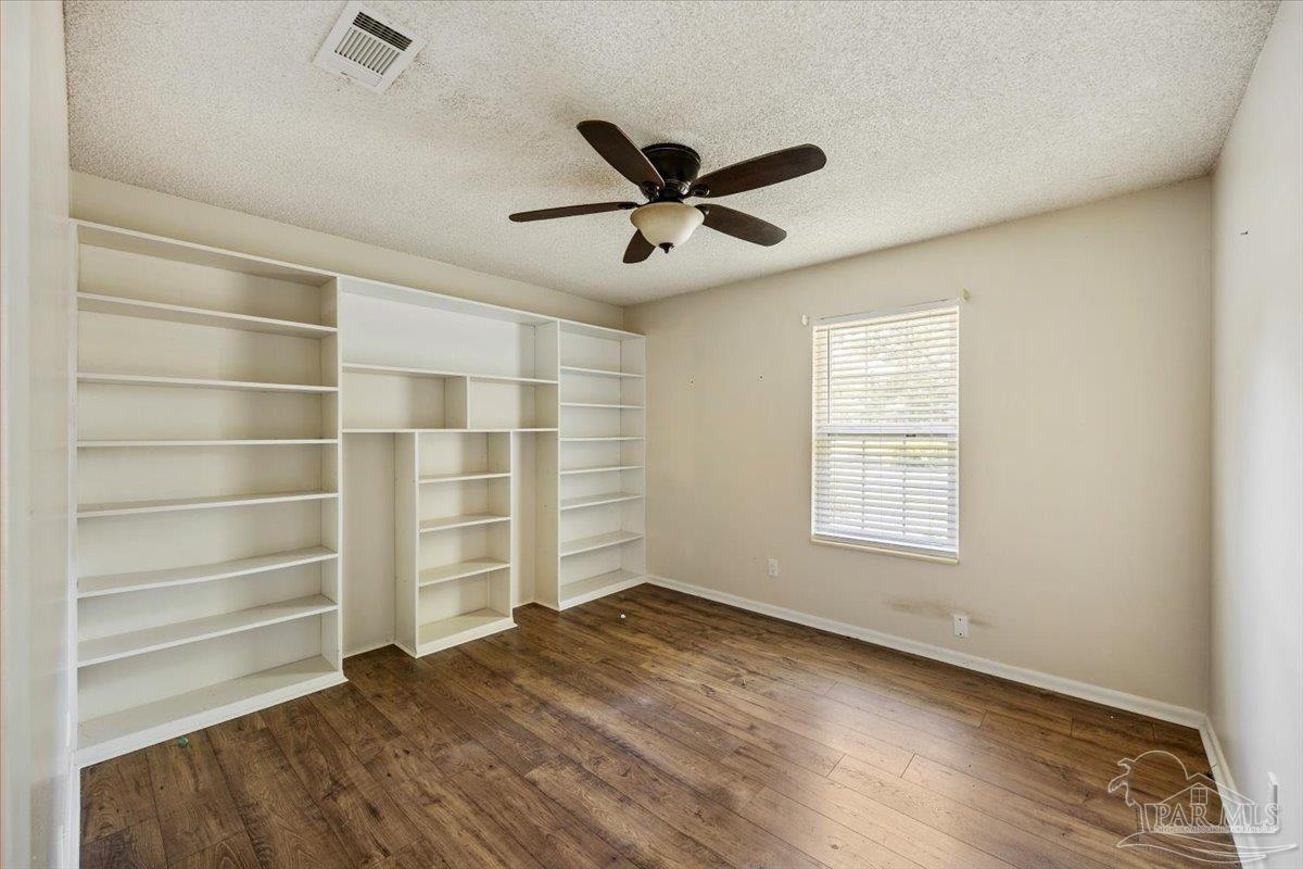 5637 Camellia Ave