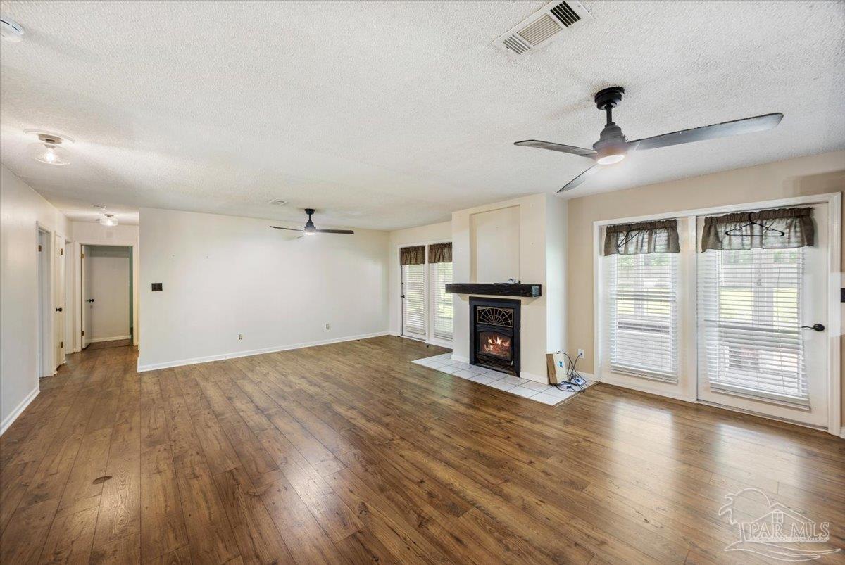 5637 Camellia Ave