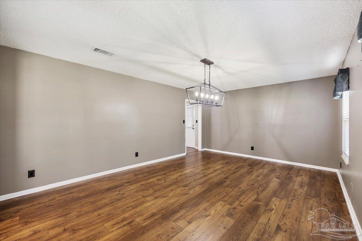 5637 Camellia Ave