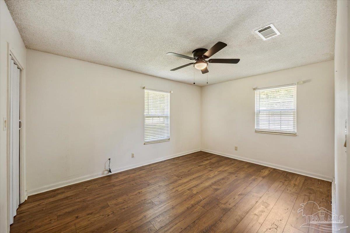 5637 Camellia Ave