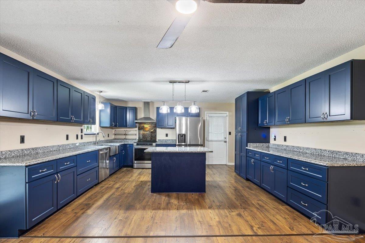 5637 Camellia Ave