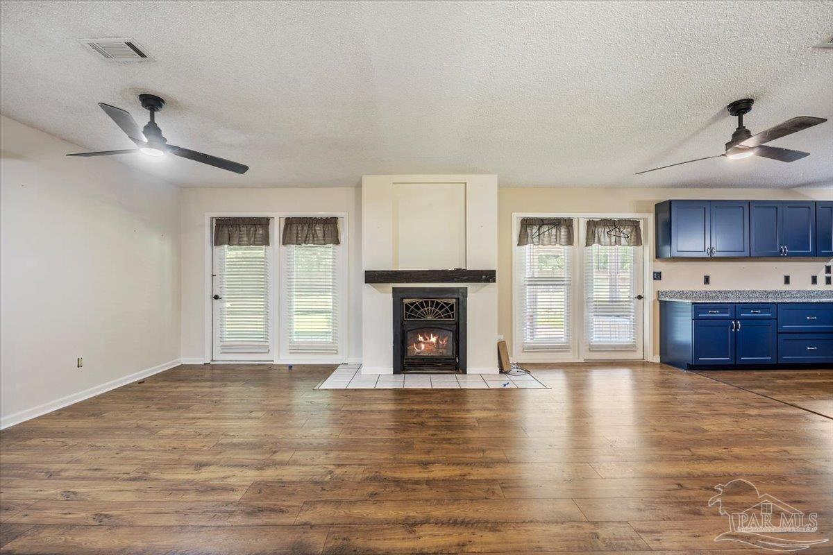 5637 Camellia Ave