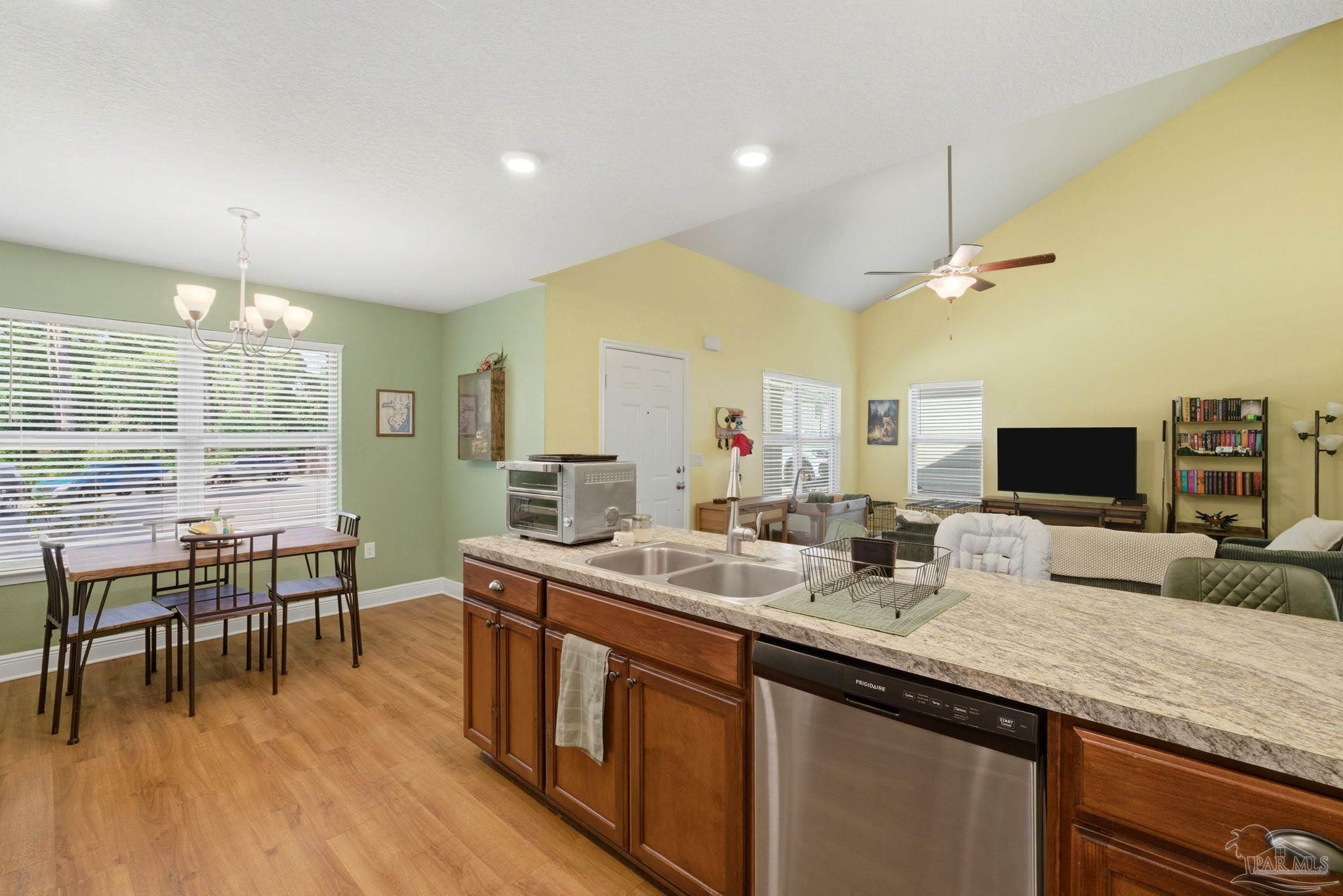 331 Cardinal Cove Ct