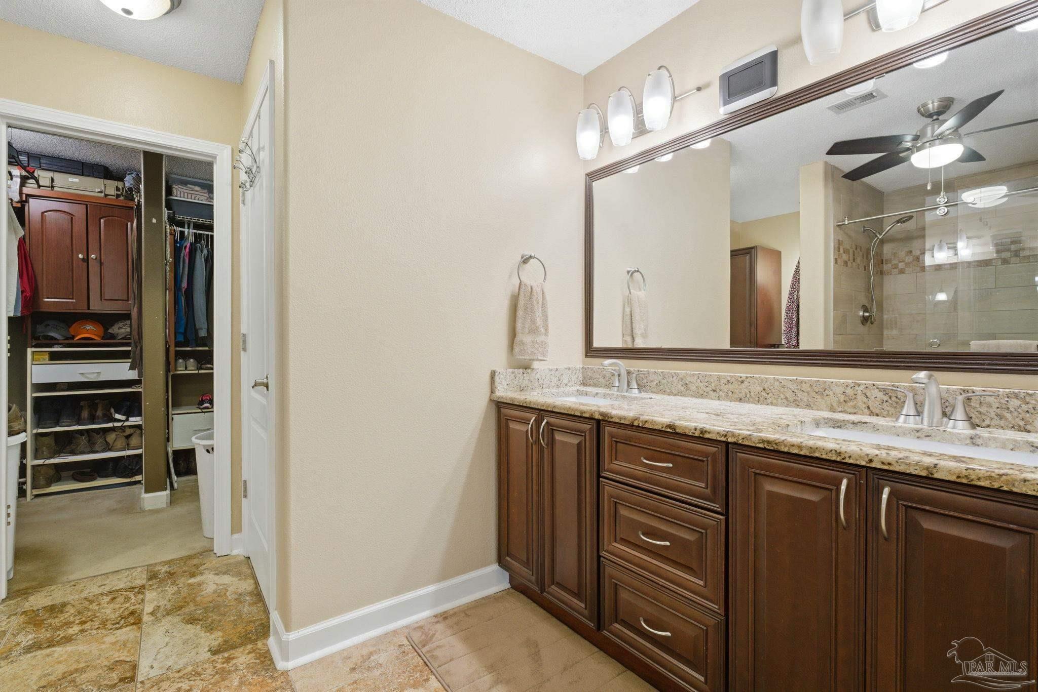 952 Lake Aire Dr