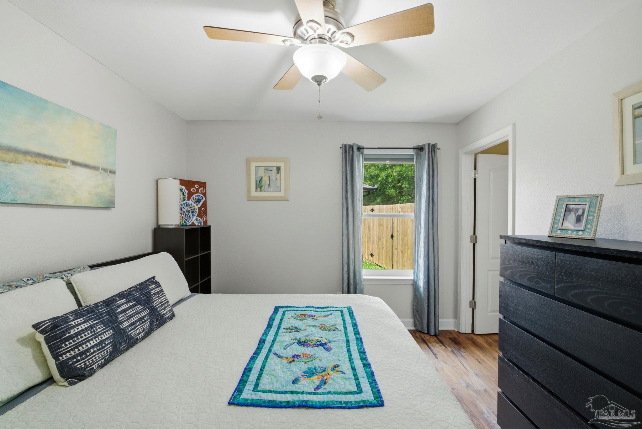 952 Lake Aire Dr