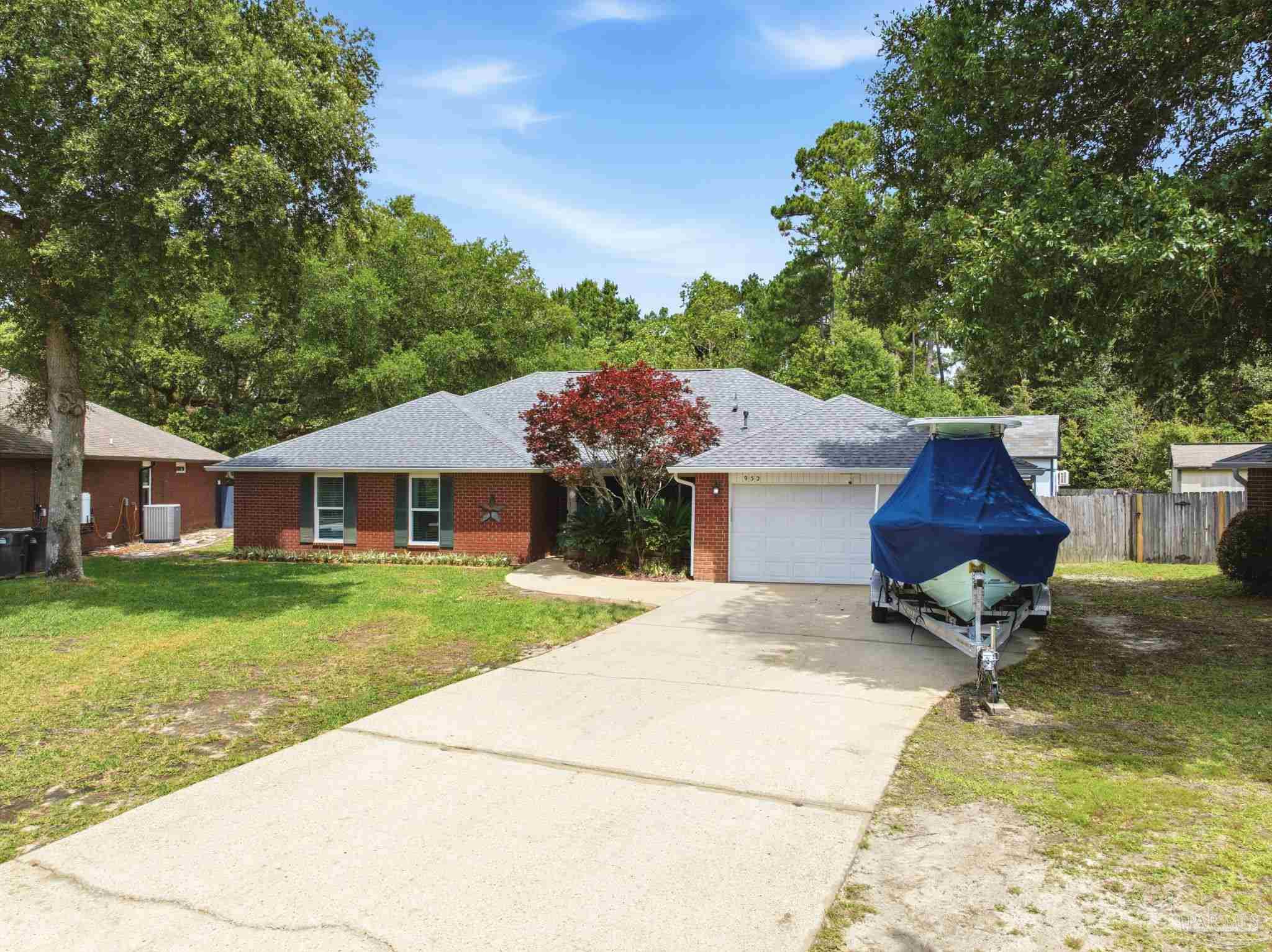 952 Lake Aire Dr
