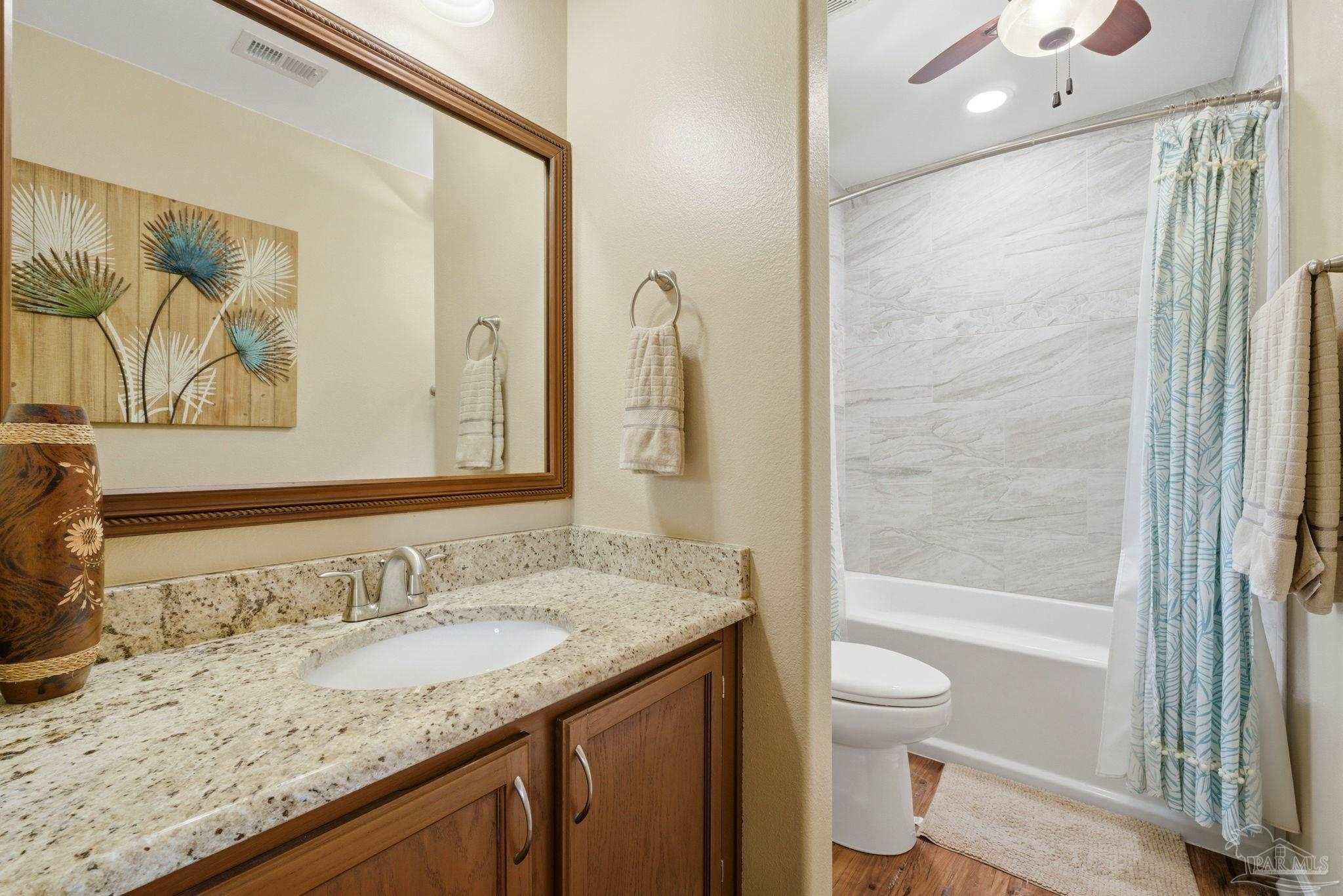 952 Lake Aire Dr