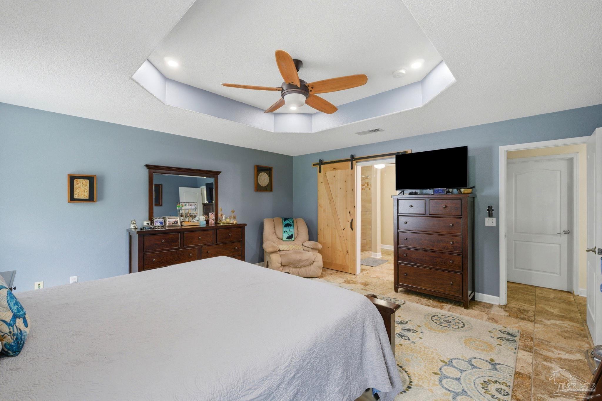 952 Lake Aire Dr