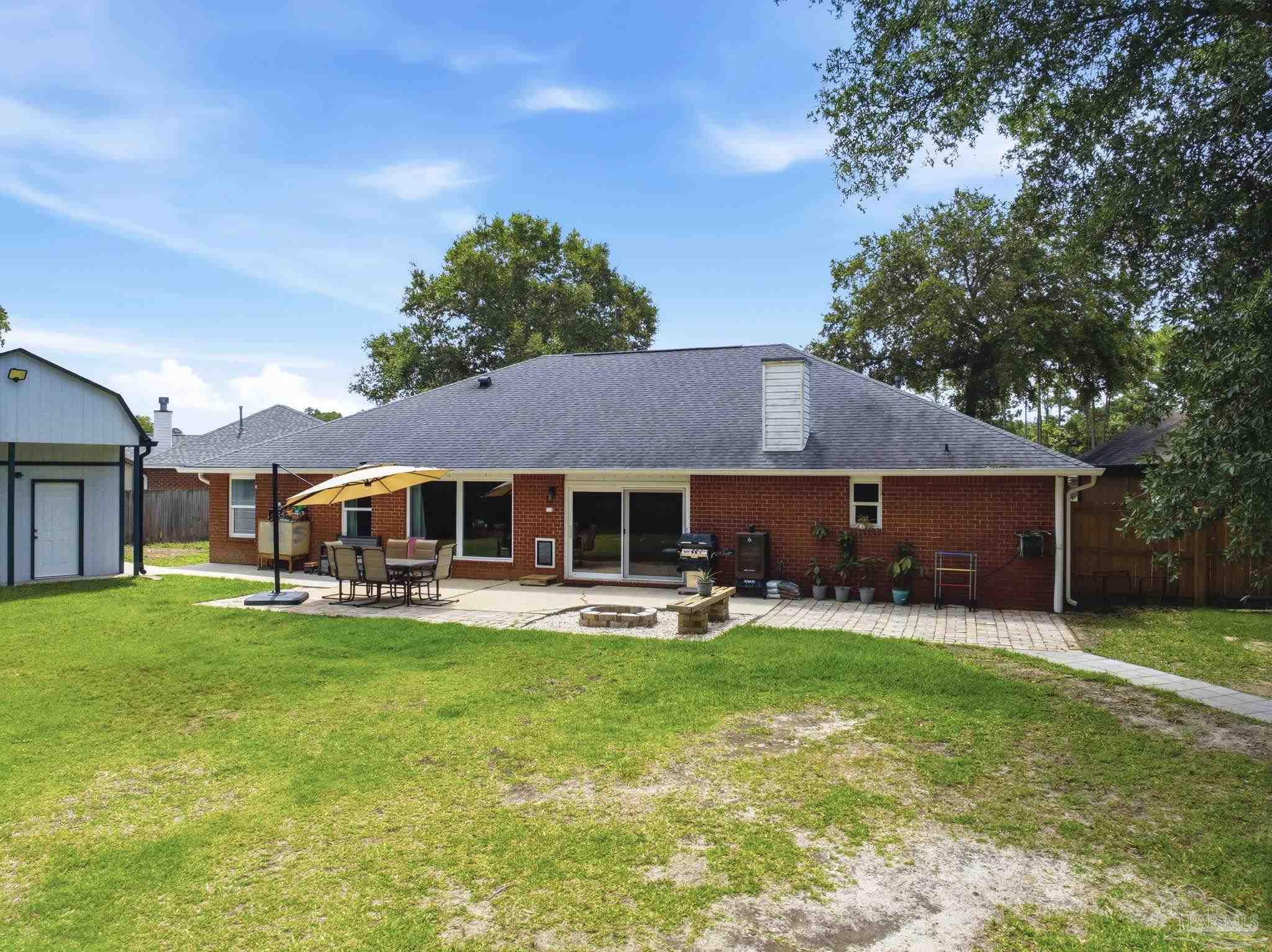 952 Lake Aire Dr