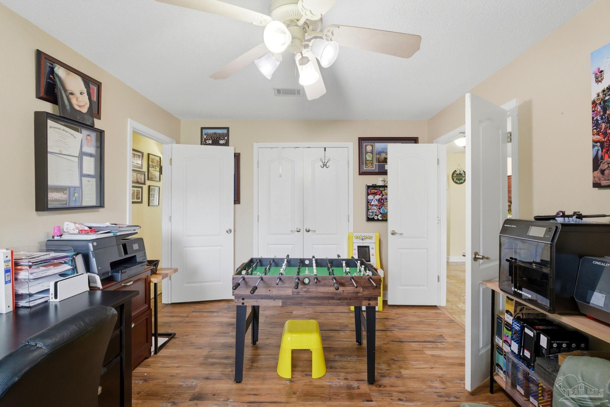 952 Lake Aire Dr