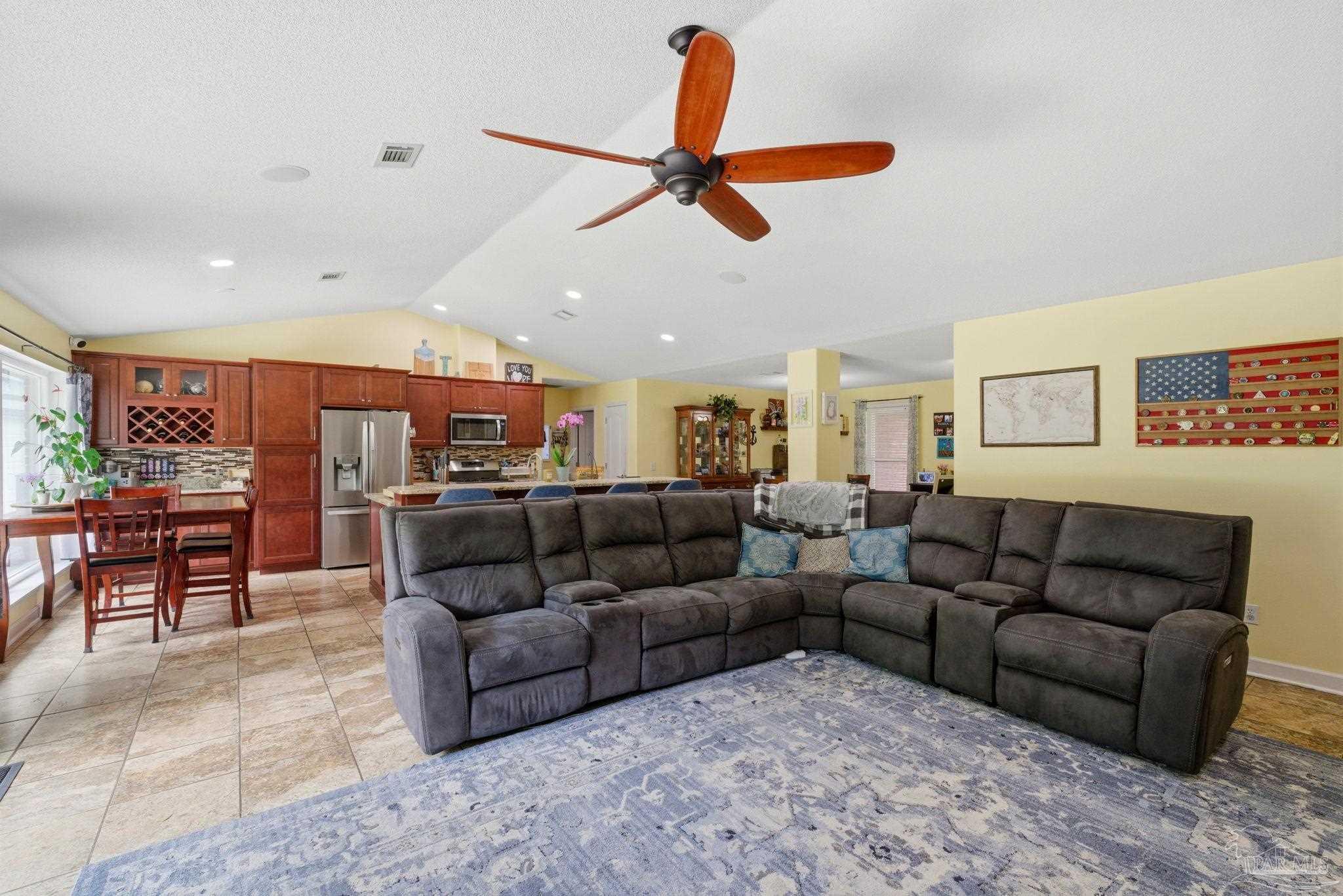 952 Lake Aire Dr