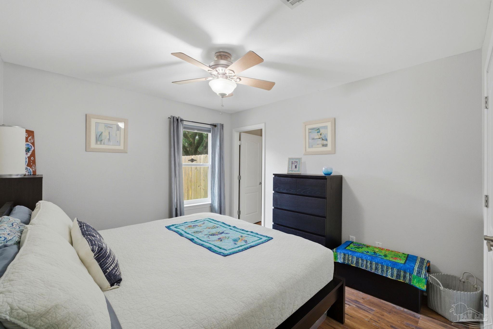 952 Lake Aire Dr