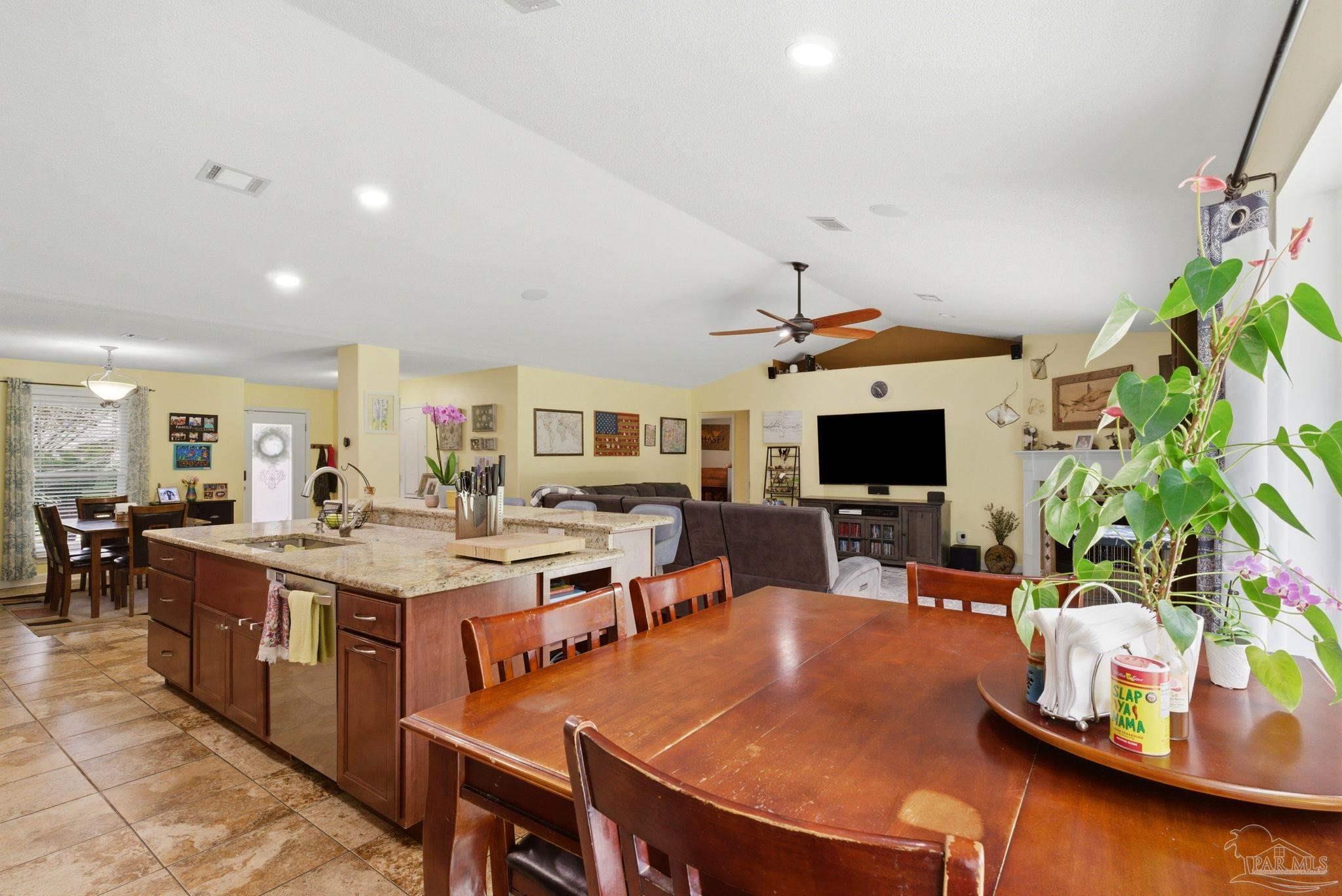 952 Lake Aire Dr