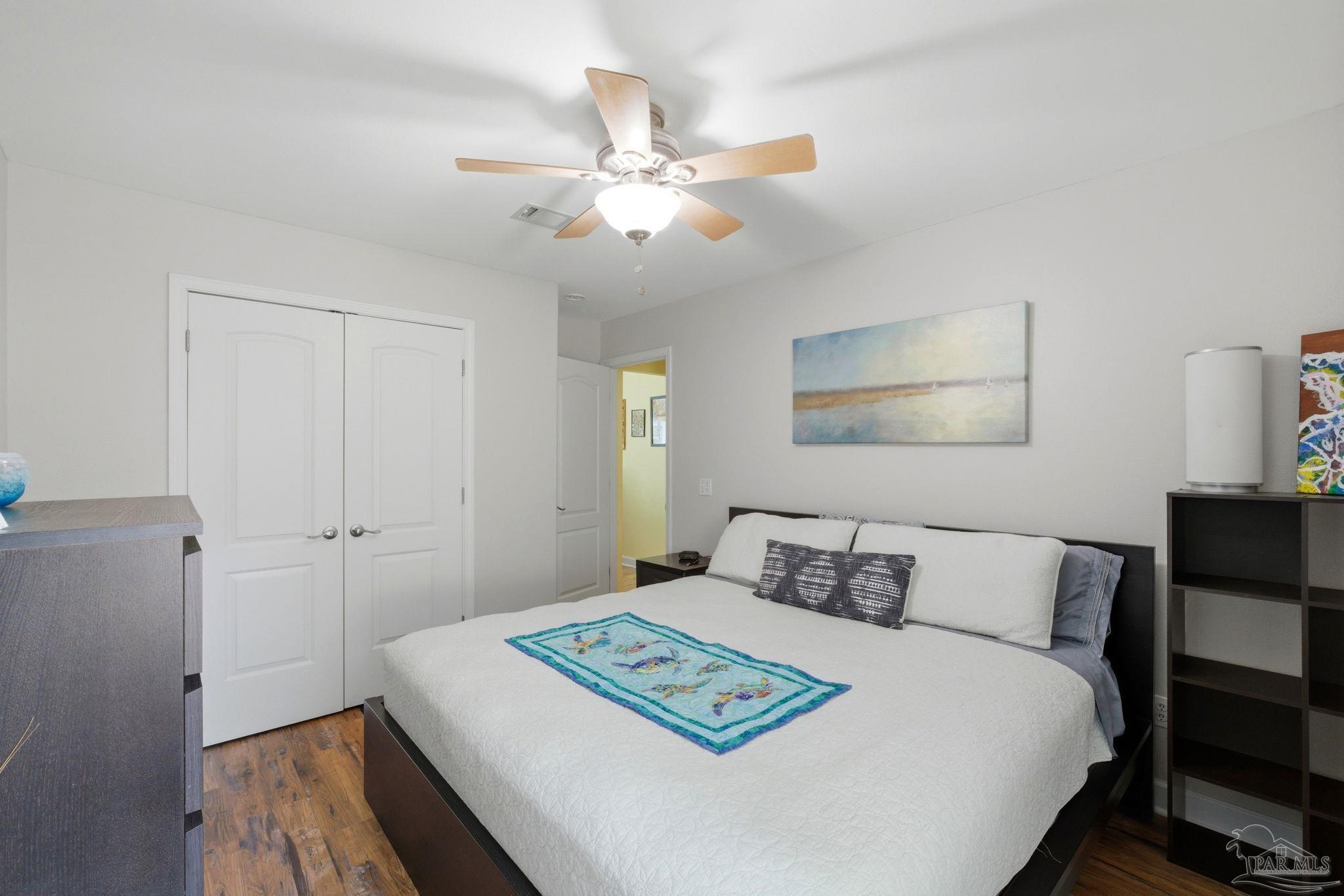 952 Lake Aire Dr