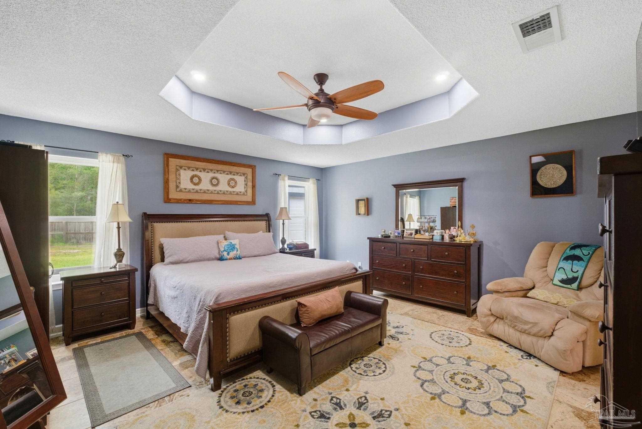 952 Lake Aire Dr