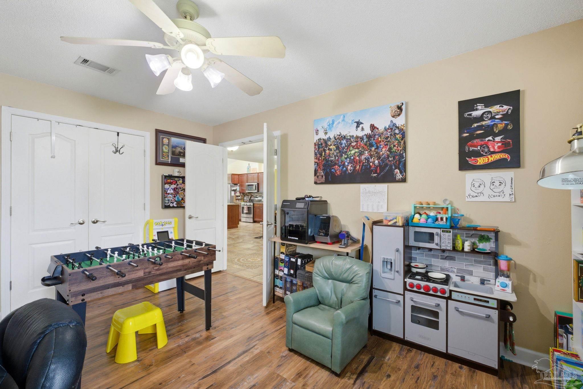 952 Lake Aire Dr