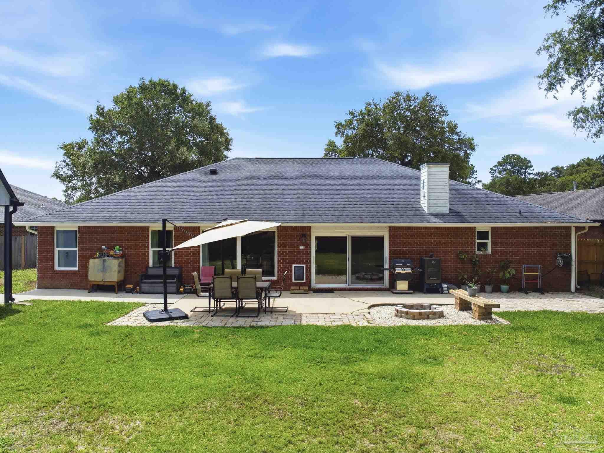 952 Lake Aire Dr