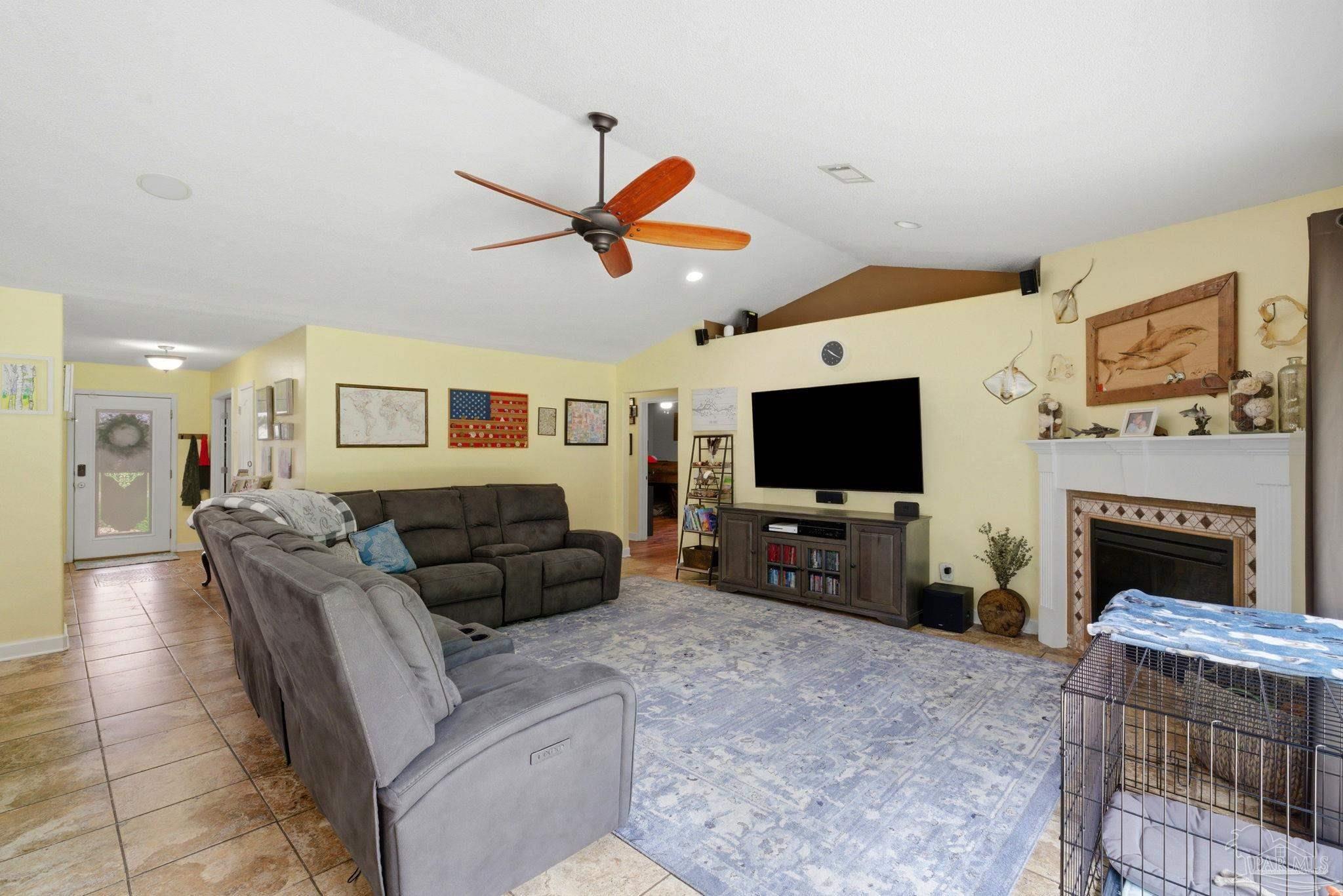 952 Lake Aire Dr