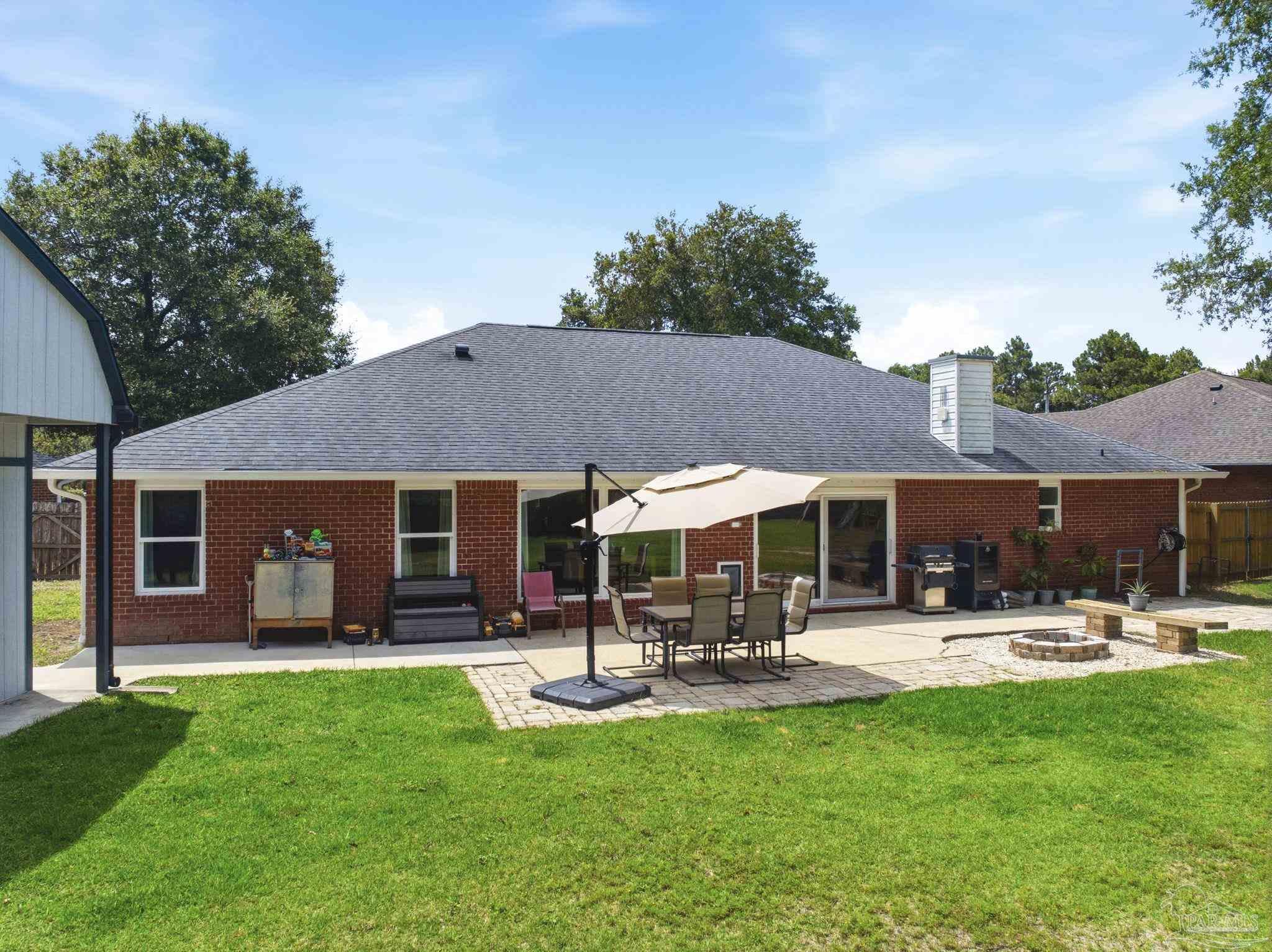 952 Lake Aire Dr