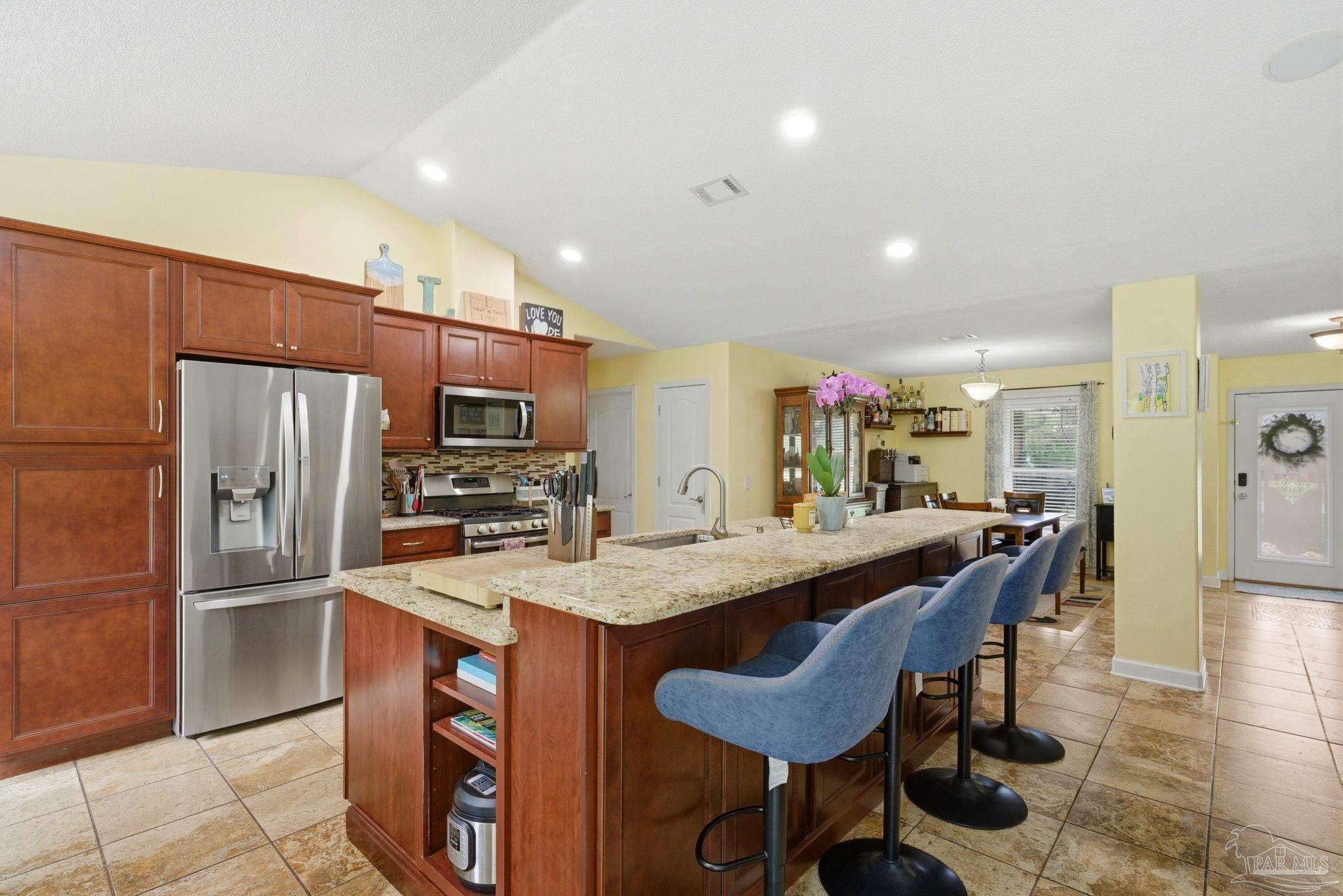 952 Lake Aire Dr