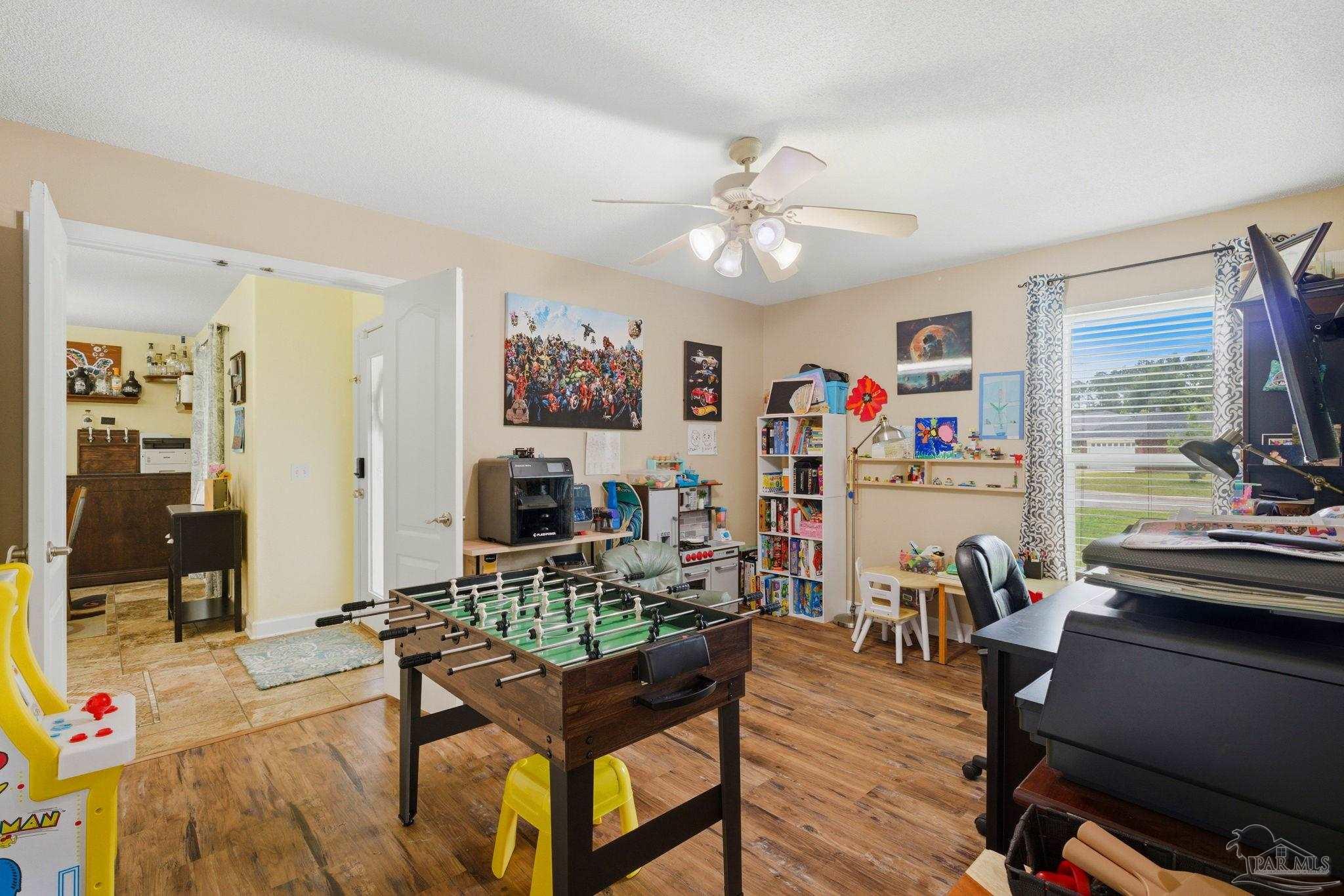 952 Lake Aire Dr