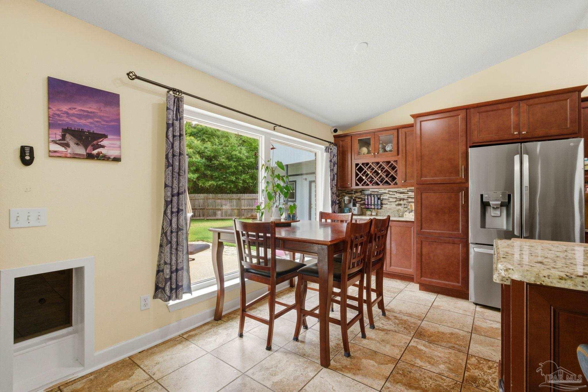952 Lake Aire Dr