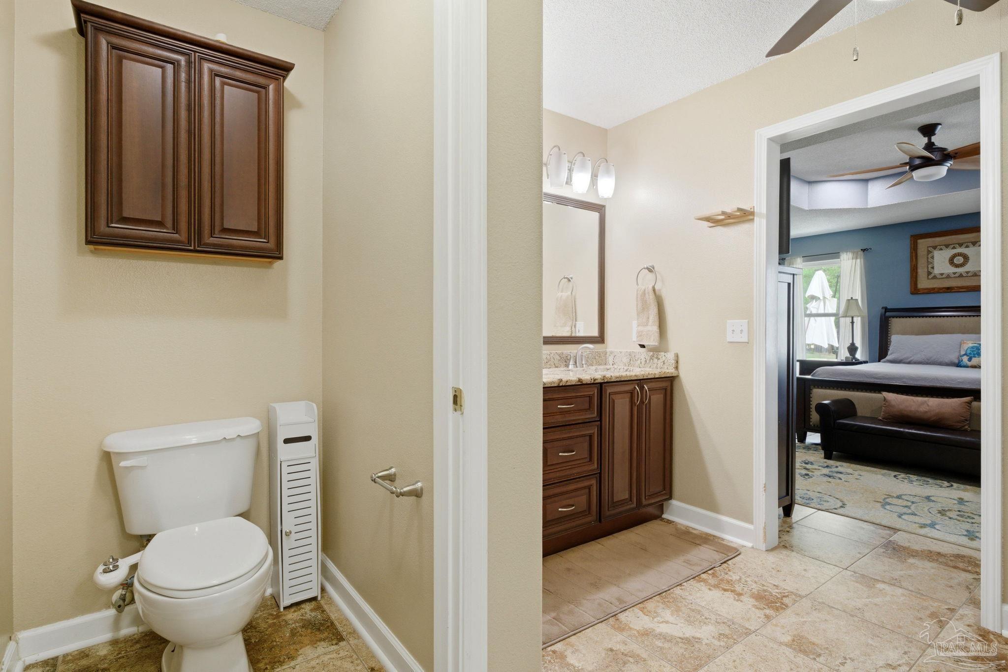 952 Lake Aire Dr