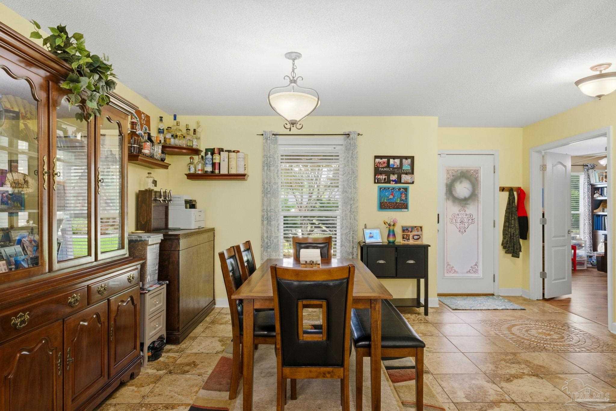 952 Lake Aire Dr